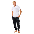Pantalón Rip Curl Icons of Surf negro, vista frontal completa con modelo de pie en look casual surf.