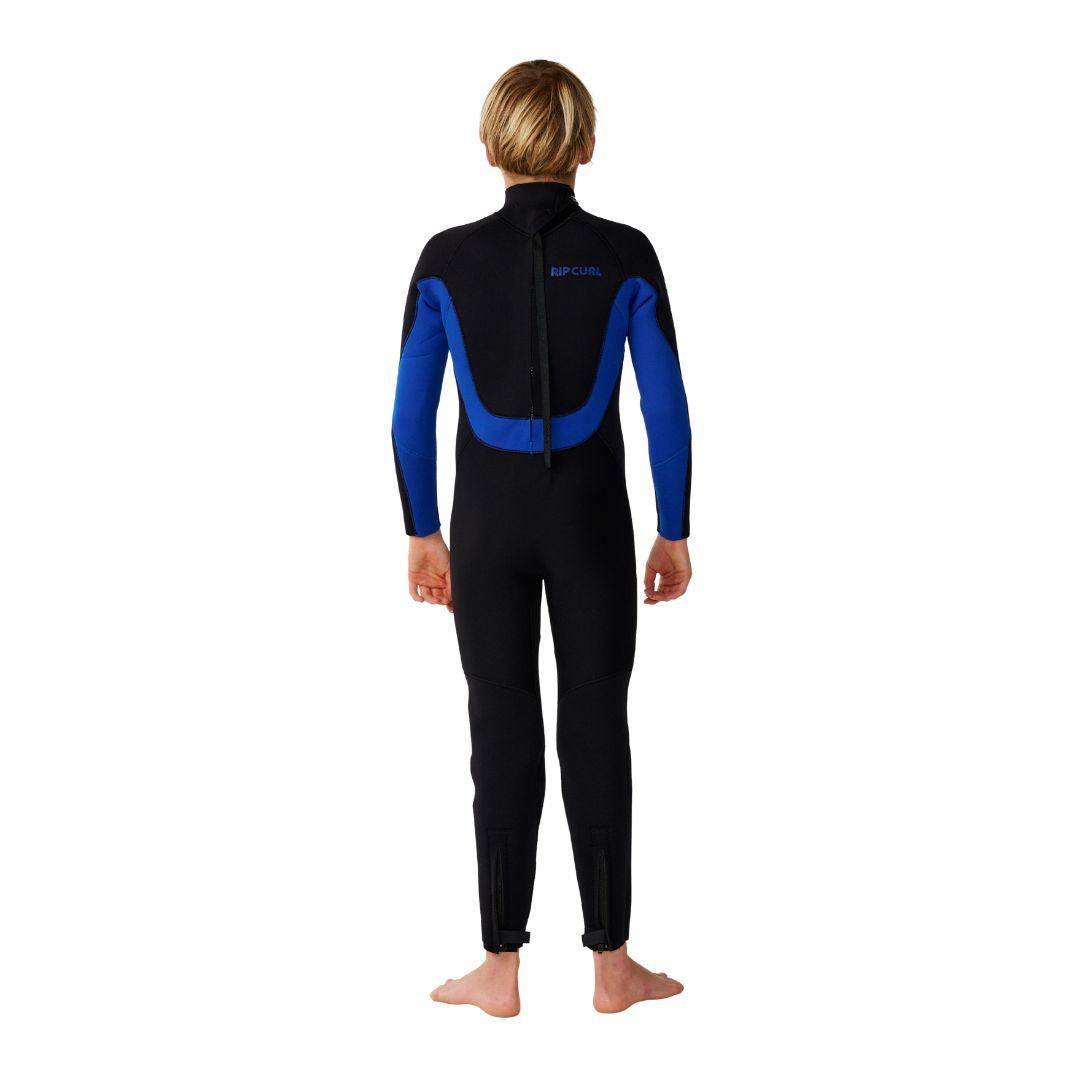 Rip Curl Kids Trad Back Zip 4/3 azul, vista trasera completa del traje de neopreno infantil con la cremallera y su cordón de tracción sobre el panel azul de la espalda.