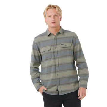 Camisa Rip Curl Line Up Flannel Shirt Deep Cactus con corte relajado, vista frontal sobre modelo.