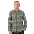 Camisa Rip Curl Line Up Flannel Shirt en color Deep Cactus, vista frontal sobre modelo.
