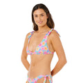 Top bikini surf Rip Curl Malibu Cove Deep V blue, vista lateral con estampado integral yardage floral hibiscos rosa naranja y lazos ajustables en hombros.