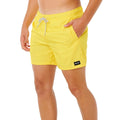 Bañador de surf hombre Rip Curl Offset Daily Volley amarillo brillante, vista lateral, bolsillo lateral, cordón blanco y etiqueta tejida Rip Curl.