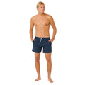 Hombre con bañador Rip Curl Offset Daily Volley 16