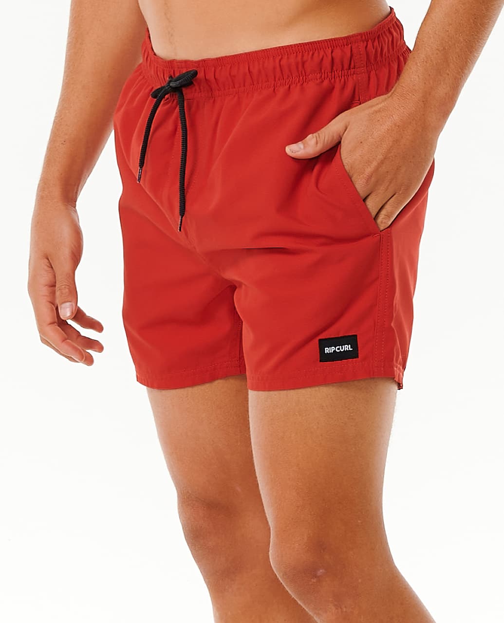 Pantalones cortos de surf Rip Curl Offset Volley 15 pulgadas rojo – Vista frontal con cintura elástica y cordón blanco