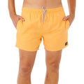 Bañador naranja vivo Rip Curl Offset Volley, vista trasera con bolsillo trasero con cremallera y etiqueta Rip Curl, cinturilla elástica.