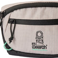 Rip Curl Overland Waist Bag Search riñonera color stone con correa ajustable vista lateral.