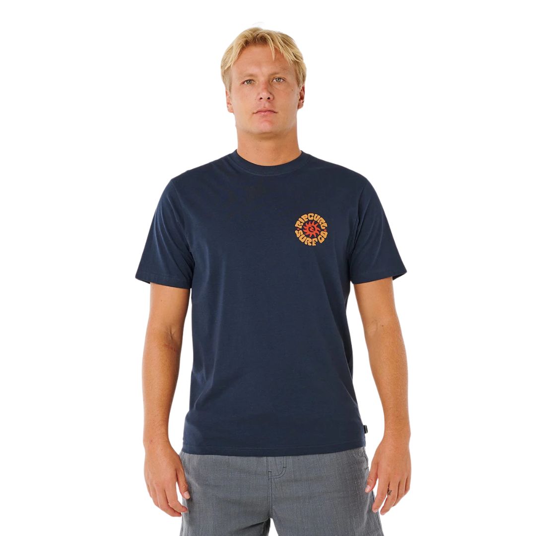 RIP CURL Pacific Rinse Circle camiseta de manga corta azul marino para hombre con logo circular surf en el pecho.