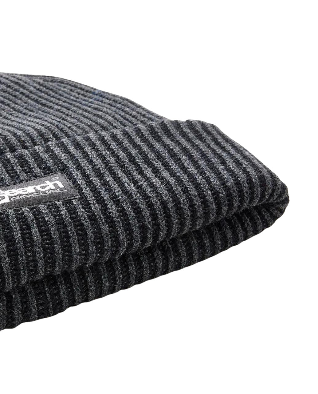 Detalle del punto y etiqueta Search del Gorro Rip Curl Search Chunky Regular Beanie Negro