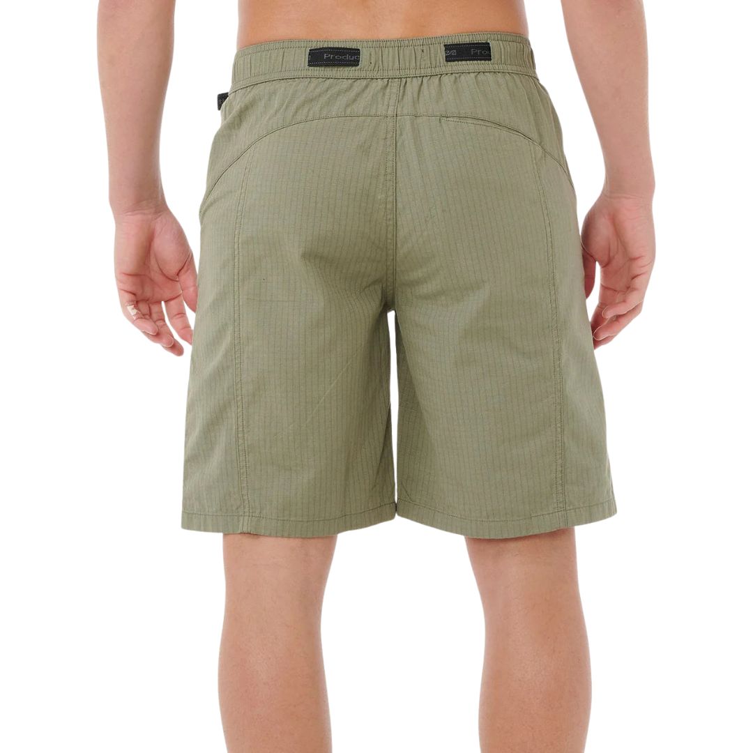 Bañador surf largo Rip Curl Search Destroy Volley 21 verde cactus, vista trasera con bolsillo trasero, cintura elástica y tejido algodón stone wash.