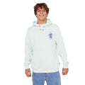 Sudadera Rip Curl Search Icon color green mist, con capucha y bolsillo tipo canguro, modelo masculino sonriendo.