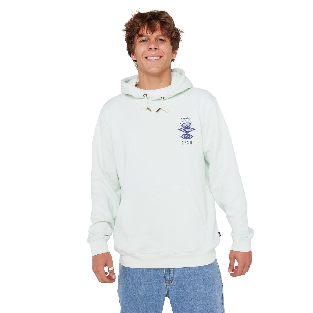 Sudadera Rip Curl Search Icon color green mist, con capucha y bolsillo tipo canguro, modelo masculino sonriendo.
