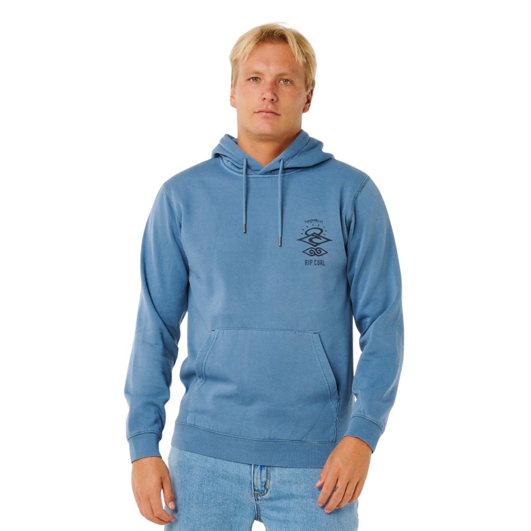 sudadera Rip Curl Search Icon Hoodie bluefin vista frontal modelo con capucha estilo surf.