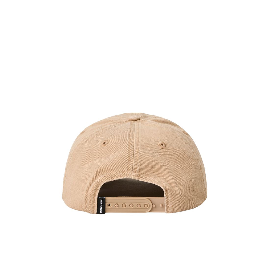 Gorra Rip Curl Search SB Cap en khaki, vista trasera con cierre snapback y etiqueta de marca.