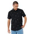 Rip Curl Skelly Breach S/S Shirt camisa de manga corta para hombre color negro con estampado tropical estilo surf.