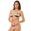 Conjunto bikini surf Rip Curl Surf Stripe dark navy, vista frontal con braguita cheeky y top triángulo rayas arcoíris coordinados con ribete blanco.