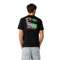 Camiseta Rip Curl Surf Trip Tee en Black, vista trasera con la ilustración de un todoterreno cargado de tablas frente a una ola.