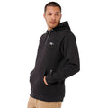 Primer plano de la sudadera Rip Curl VaporCool Mick Fanning negra con logotipo en el pecho y corte regular.