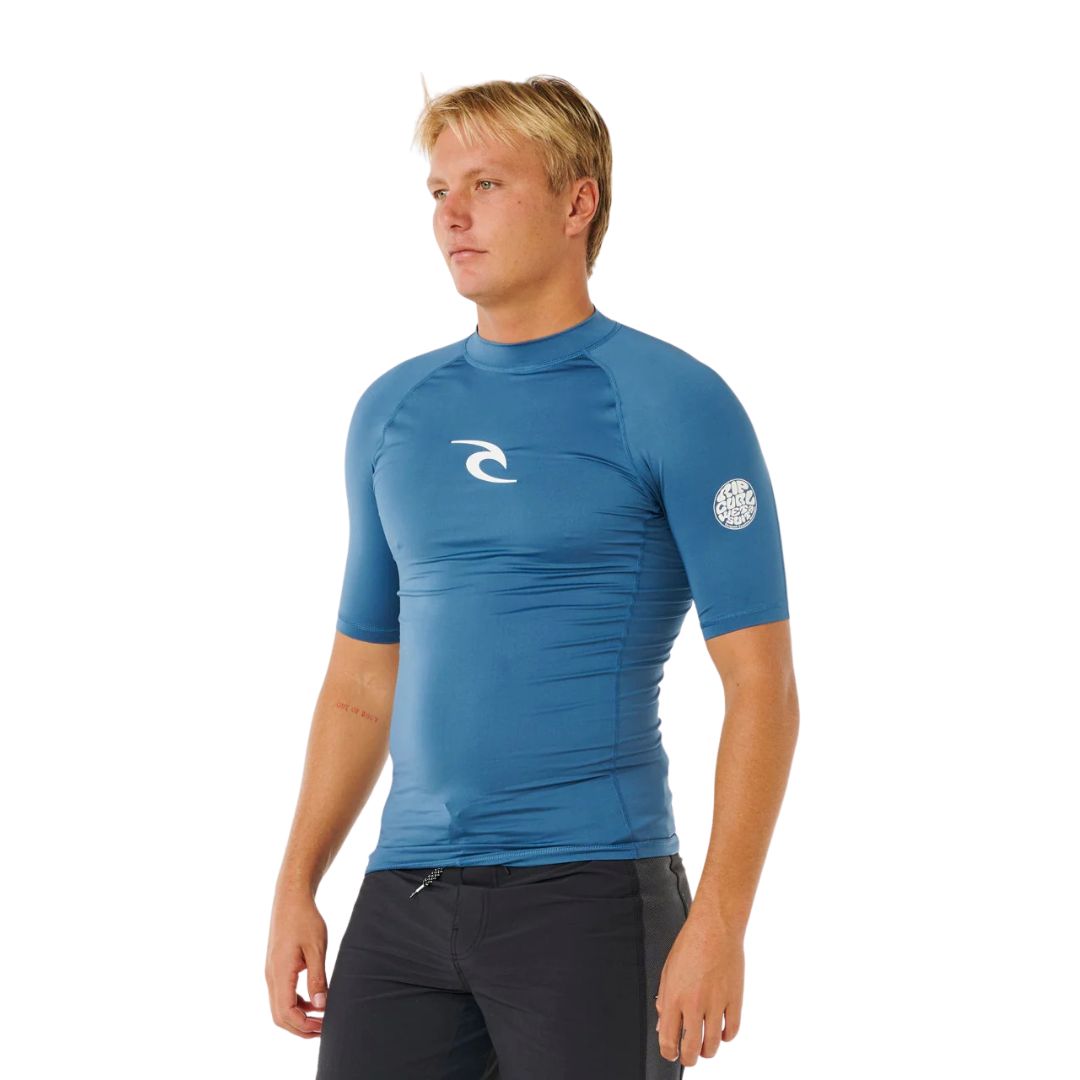 Rip Curl Waves UPF Performance S/S camiseta técnica surf Bluefin protección solar UPF50 vista frontal.