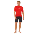 Rip Curl Waves UPF Performance S/S camiseta surf técnica Lava Red manga corta ajuste performance fit vista completa.
