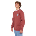 Vista lateral de la sudadera Rip Curl Wetsuit Icon Crew apple butter mostrando ajuste recto y cuello redondo.