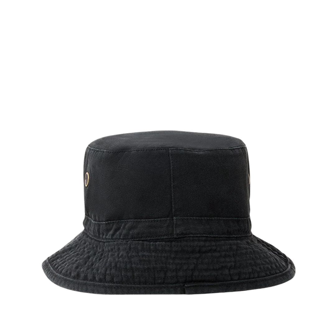 Vista trasera del bucket hat Rip Curl Wettie Icon negro con ala corta.