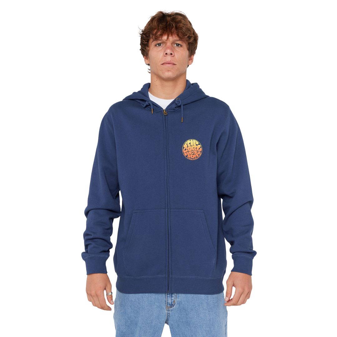 Sudadera Rip Curl Wettie Passage Icon Zip Thru azul marino claro con logotipo retro degradado en la espalda, estilo casual para surfistas.