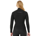 Vista trasera del traje de neopreno Rip Curl Dawn Patrol Pro 4/3 mm para mujer en color negro, con logotipo estampado en la parte superior.