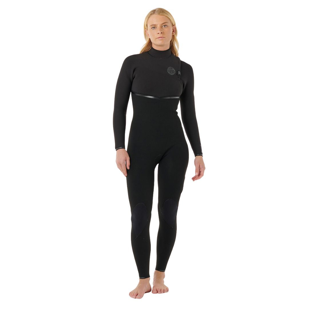 Traje de neopreno Rip Curl E-Bomb Zip Free 4/3 en negro, vista frontal completa mostrando el ajuste general y las rodilleras reforzadas en las piernas.