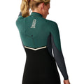 Traje de neopreno Rip Curl E-Bomb Zip Free verde oscuro, vista frontal completa mostrando el ribete crema en la cintura y las mangas en gris carbón oscuro.