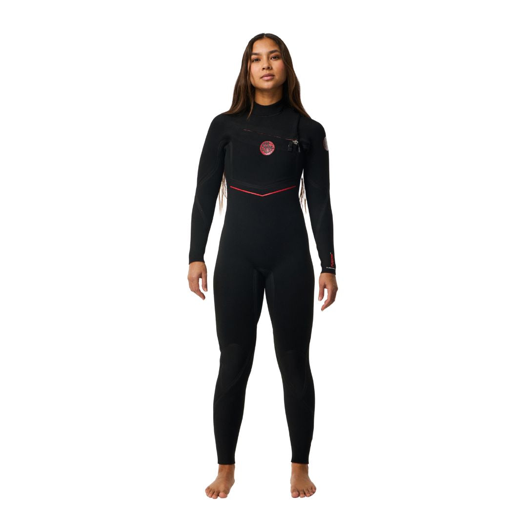 Rip Curl F-Bomb Fusion Chest Zip 4/3 en color negro, traje de neopreno mujer visto de frente completo, con cremallera diagonal en el pecho y detalles en rojo.
