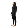 Traje de neopreno Rip Curl F-Bomb Fusion Chest Zip 4/3 negro, vista lateral de tres cuartos mostrando el ajuste general del traje y la línea roja Fusion Dry Seam.