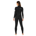 Traje de neopreno RIP CURL WMS TRAD BZ 4/3 en negro, primer plano del cierre trasero con cremallera y solapa de velcro en el cuello, sello RIP CURL bordado para un ajuste hermético total.