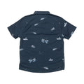 Camisa técnica Salty Crew Breezer Perf Button Up color midnight navy azul marino con estampado de barcos y peces vista trasera.