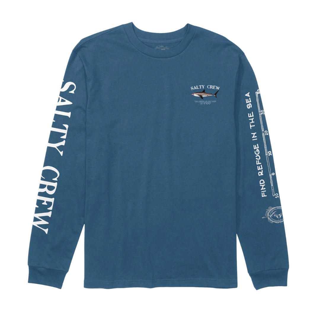 Camiseta Salty Crew Bruce LS Tee color cast blue vista frontal, camiseta de manga larga con pequeño gráfico de tiburón y logo Salty Crew en el pecho.