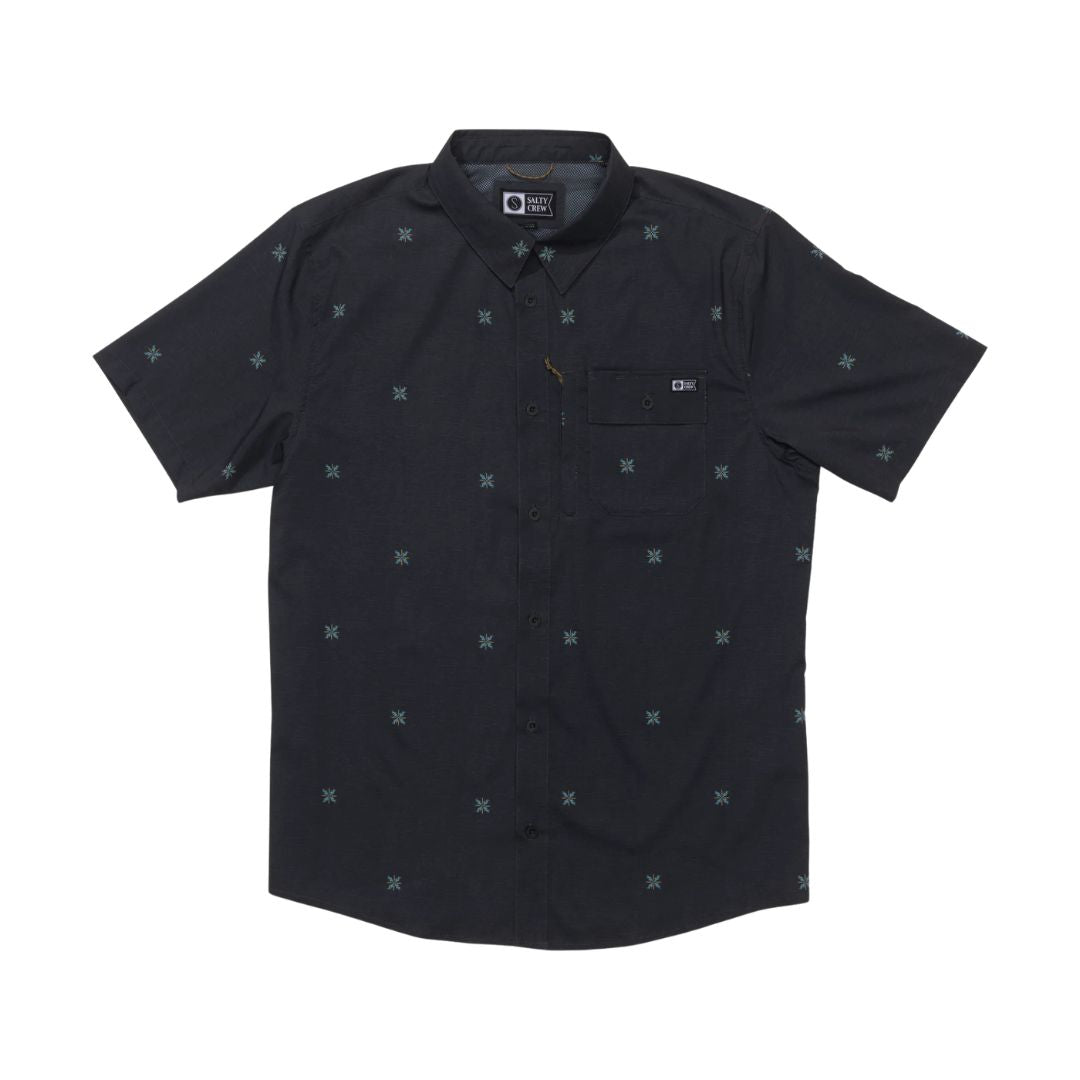 Camisa técnica Salty Crew Flagship UV Button Up color phantom negro con estampado geométrico y bolsillo en el pecho vista frontal.