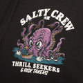 Primer plano del estampado de la sudadera Salty Crew Kraken Monster en negro, con el monstruo morado atacando un barco y los textos Salty Crew y Thrill Seekers & Risk Takers.
