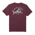 Camiseta Salty Crew Lurking S/S Tee color burgundy vista trasera con ilustración grande de tiburón y logo Salty Crew inspirado en la cultura de pesca.
