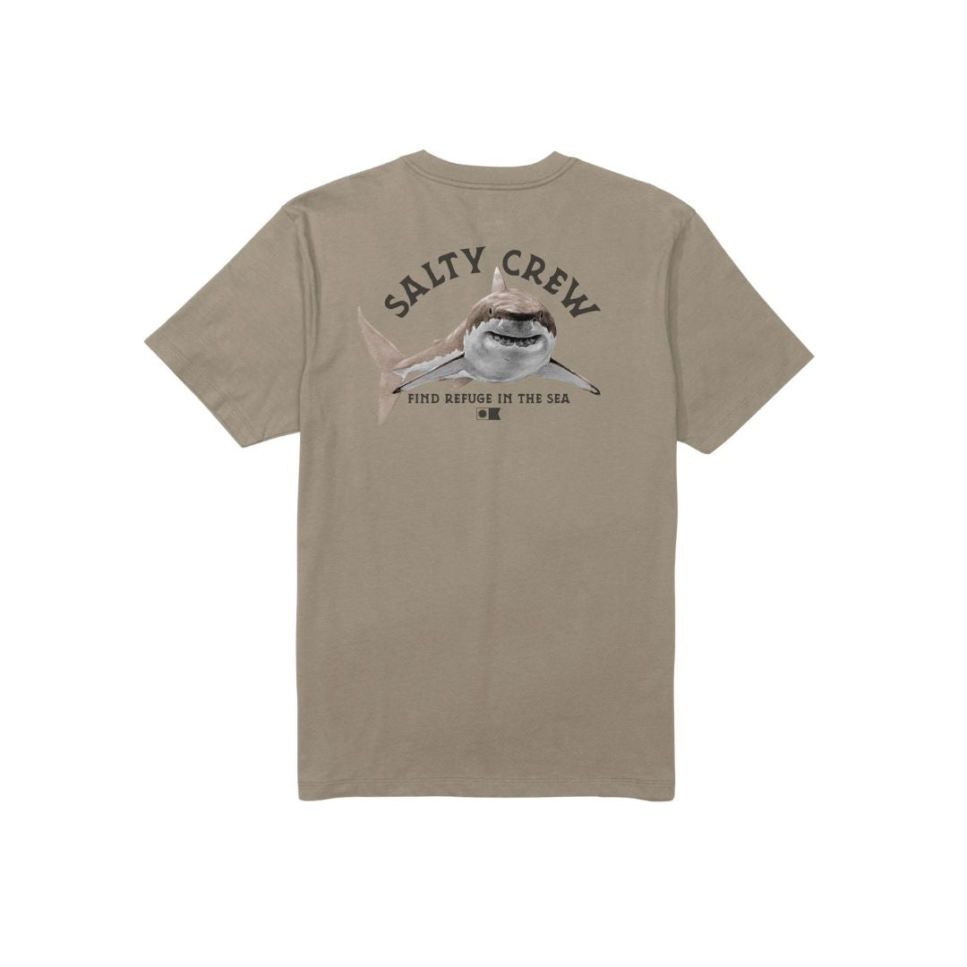 Camiseta Salty Crew Lurking SS Tee Twig, vista trasera, con gráfico grande de tiburón y texto "Find Refuge in the Sea".