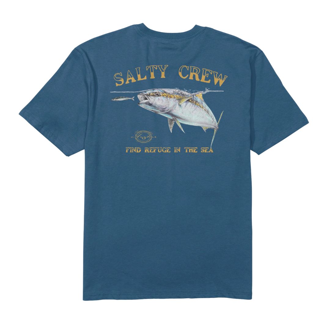 Camiseta Salty Crew Surface Classic S/S Tee color cast blue vista trasera con gran ilustración de pez y logo Salty Crew con texto Find Refuge in the Sea.
