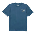 Camiseta Salty Crew Surface Classic S/S Tee color cast blue vista frontal, camiseta de manga corta con pequeño gráfico de pez y logo Salty Crew en el pecho.