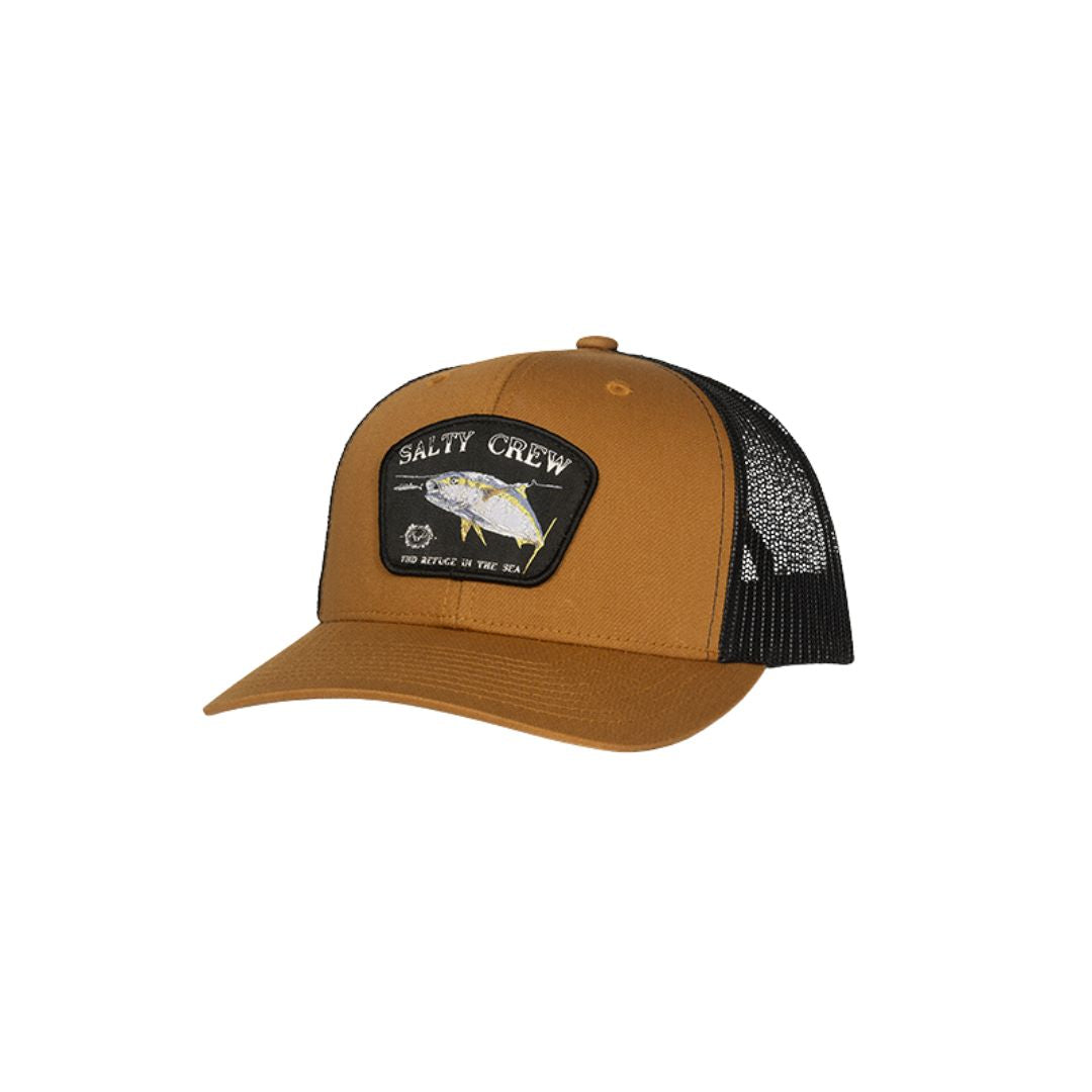 Gorra Salty Crew Surface Retro Trucker en color camel y negro con parche bordado de pez en el frontal.