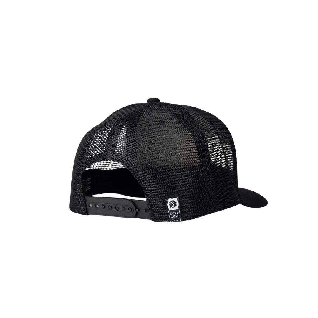 Parte trasera de la gorra negra Salty Crew Tentacles Retro Trucker con malla transpirable y cierre ajustable tipo snapback.