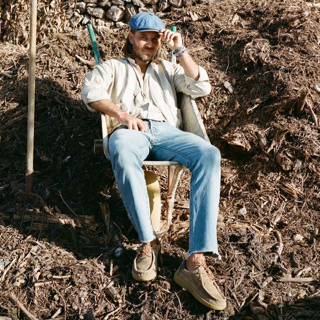 Mocasines Satorisan Kwahu Winter Suede Faded Chestnut combinados con vaqueros en un look casual de invierno.