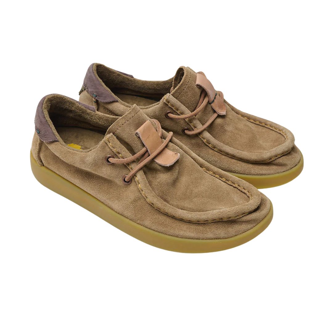 Mocasines Satorisan Kwahu Winter Suede Faded Chestnut en serraje marrón, vista en ángulo.