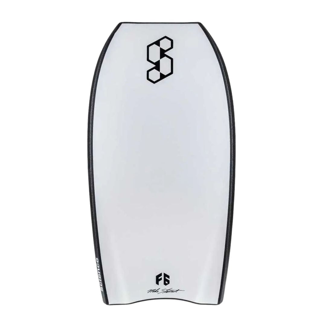 Tabla de bodyboard Science Mike 7-7 Black/White, vista en perspectiva del deck blanco mostrando logo Science hexagonal negro, indicador F6 y cantos negros.