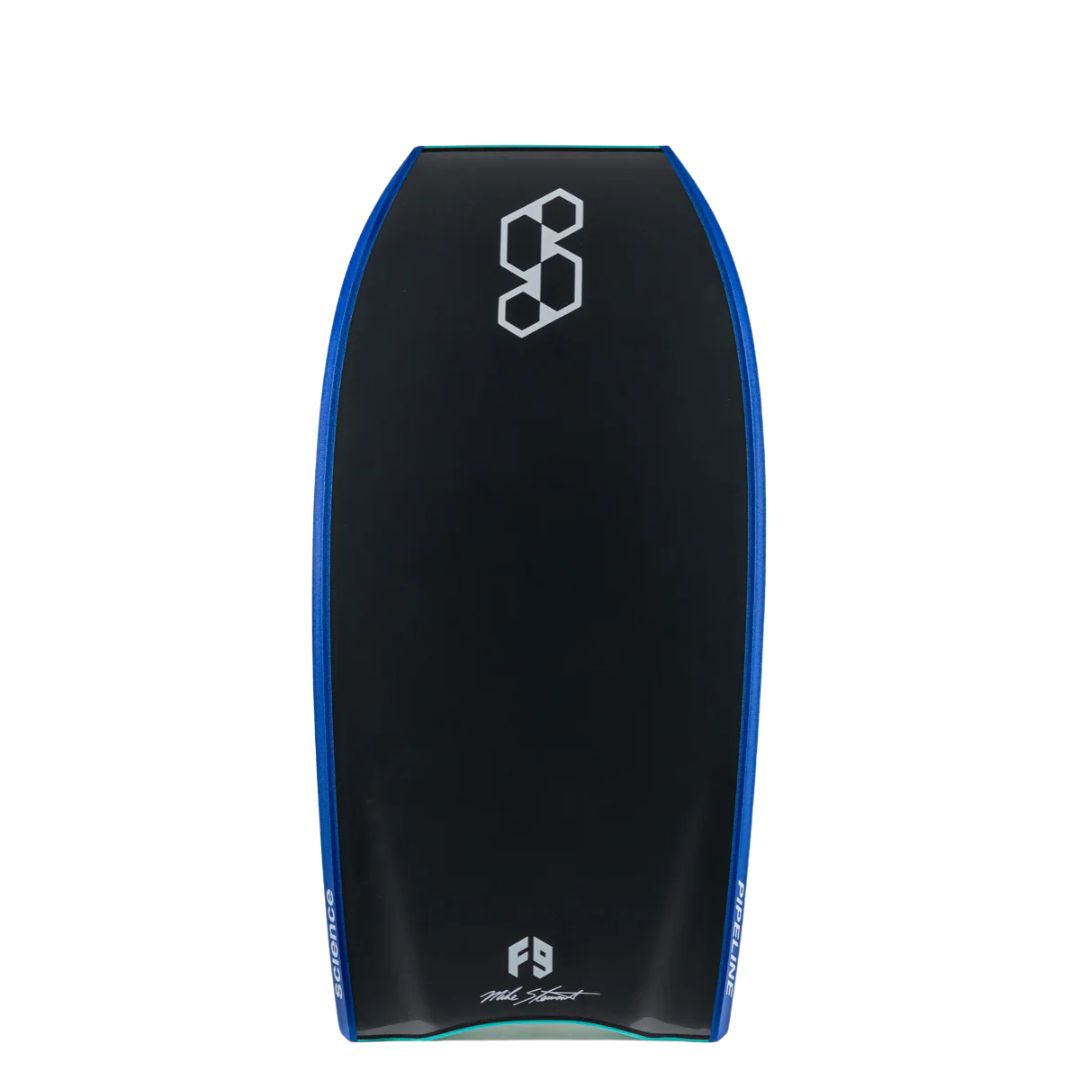 Tabla de bodyboard Science Pipe Stringer Emerald/Dark Grey, vista frontal del slick verde esmeralda con logo Science azul marino y cantos azul marino, cola crescent tail visible.