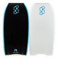 Tabla de bodyboard Science Pipe Stringer colorway White/Black, vista frontal de deck negro con logo Science azul cyan y slick blanco con cantos azul cyan, indicador F9 y firma Mike Stewart.