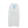 Tabla de bodyboard Science Pipe Stringer White/Black, vista frontal del deck negro con logo Science azul cyan, indicador F9 Pipeline y firma Mike Stewart, cantos azul cyan visibles.