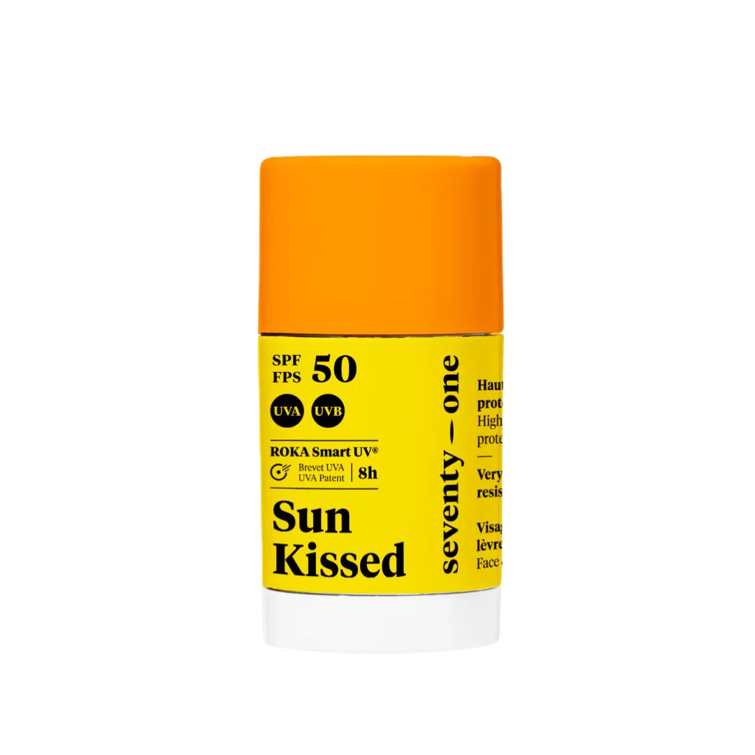 Protector solar en stick Seventy One Percent SunKissed SPF50 Invisible envase amarillo formato compacto.