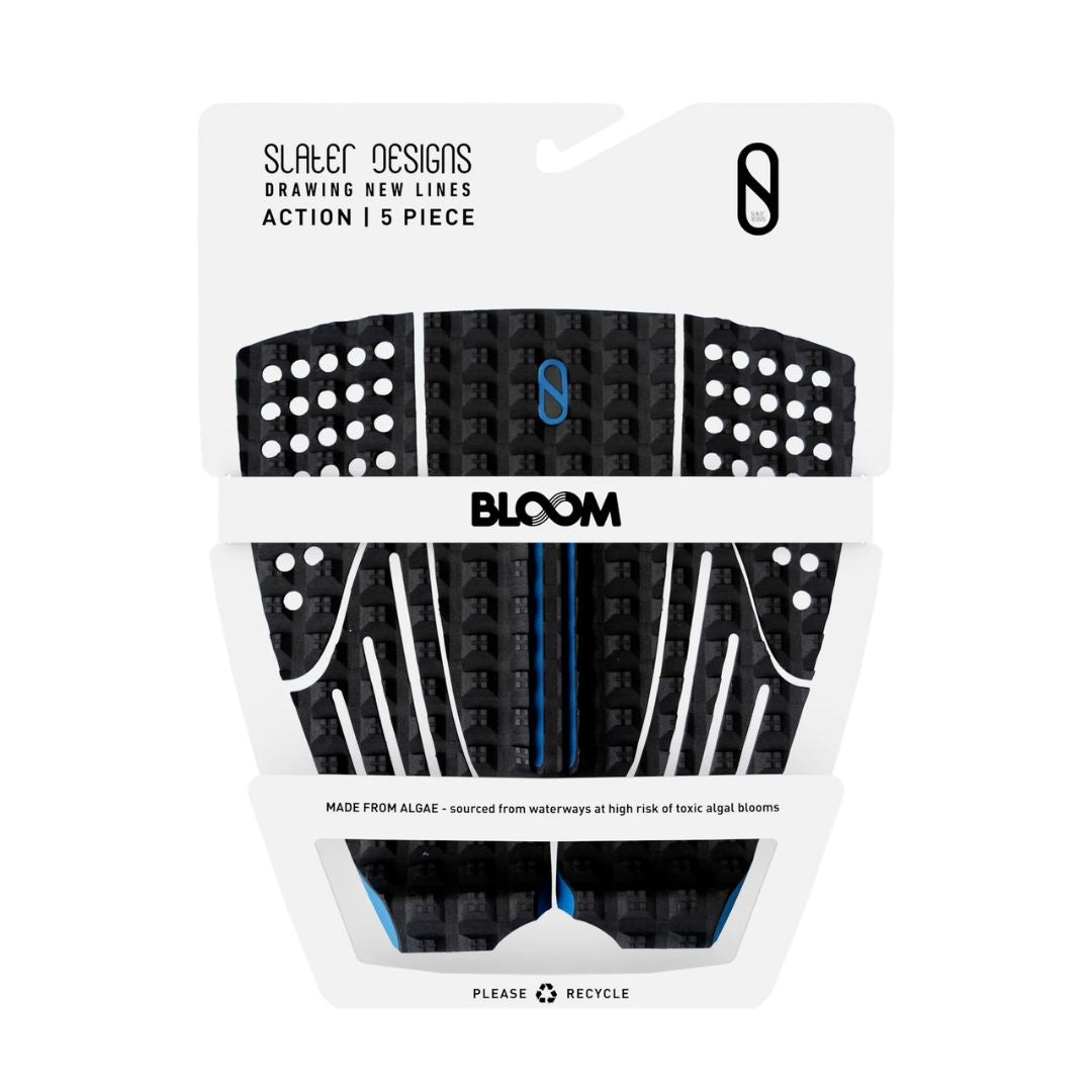 Grip Slater Designs Action 5 Piece negro y azul en embalaje original con logo BLOOM azul, texto Drawing New Lines y aviso Made from Algae, packaging reciclable con tintas de soja y símbolo reciclar.